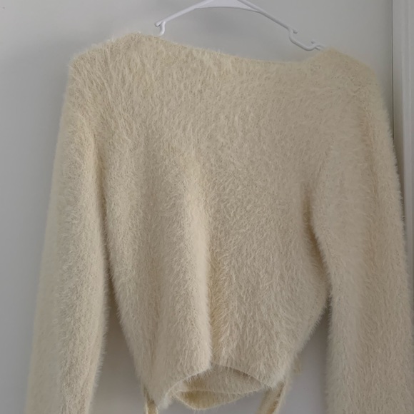 Nylon off white or cream sweater or cardigan; feels soft like cashmere - Picture 2 of 4
